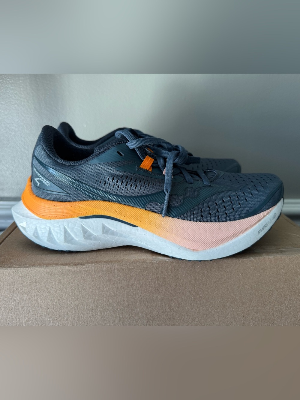 Women’s 7.5 - Saucony Endorphin Speed 4 - Picture 2 of 4